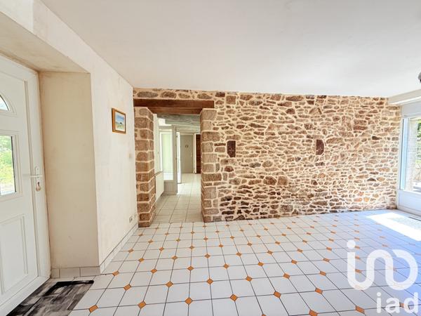 Maison traditionnelle 4 pièces de 95 m² à Saint-Caradec-Trégomel (56540)