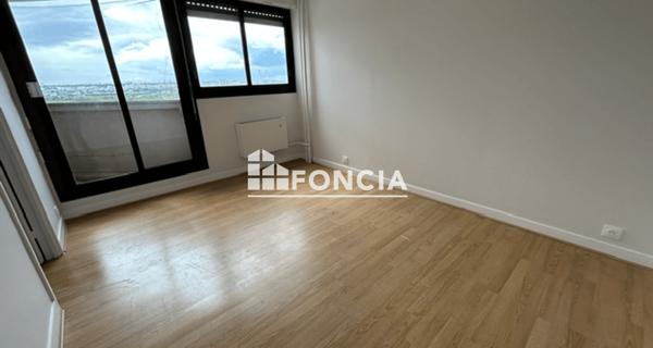 Location Appartement 3 pièces 83.21 m² - Créteil 94000