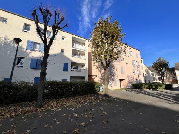 Sevran (93270) Sevran Village grand F1 avec parking et cellier