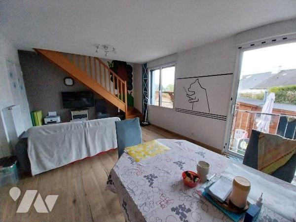 VITRE. Dans lotissement calme, maison Type 4 d'environ 82 m2 Hab. sur terrain de 271 m2. Séjour...