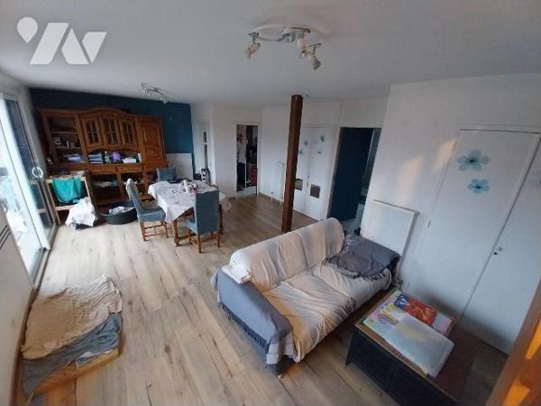 VITRE. Dans lotissement calme, maison Type 4 d'environ 82 m2 Hab. sur terrain de 271 m2. Séjour...