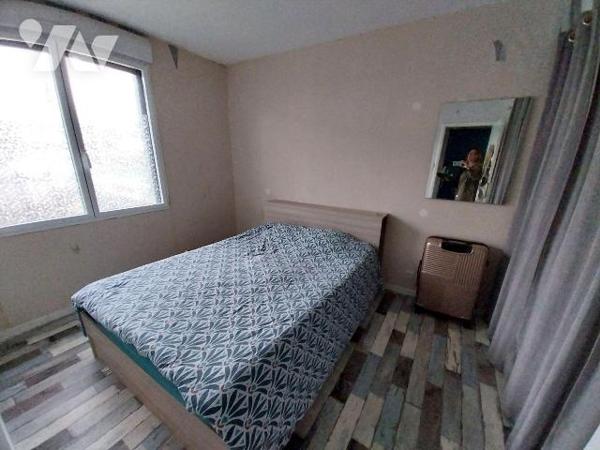 VITRE. Dans lotissement calme, maison Type 4 d'environ 82 m2 Hab. sur terrain de 271 m2. Séjour...