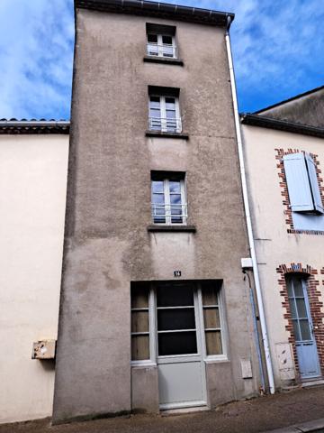Chambre meublée dans un immeuble en centre ville des Herbiers