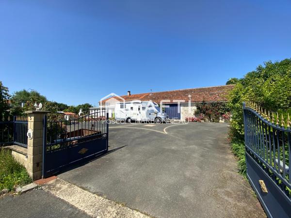 Maison en pierre 3 chambres grandes dependances garage camping car