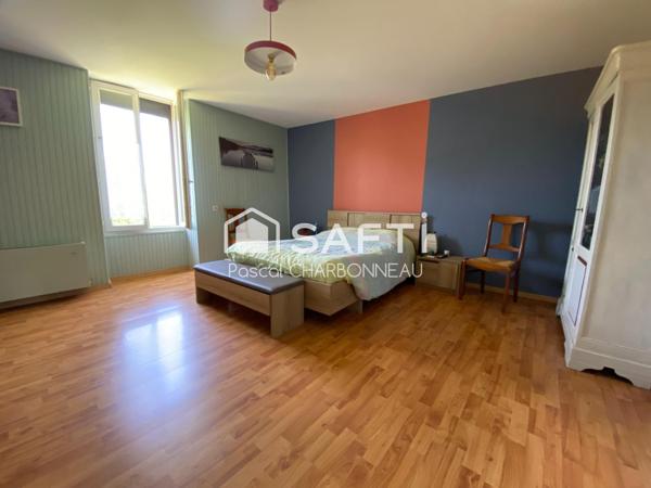 Maison en pierre 3 chambres grandes dependances garage camping car