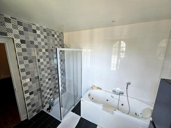 CAEN RIVE DROITE Élégante maison de caractère de 1913 avec 6 chambres
