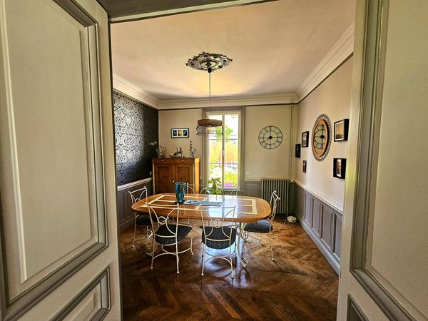 CAEN RIVE DROITE Élégante maison de caractère de 1913 avec 6 chambres