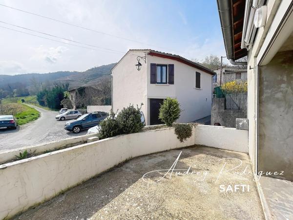 Maison avec terrasse et grand sous-sol