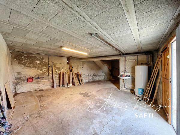 Maison avec terrasse et grand sous-sol