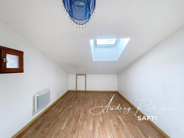 Maison avec terrasse et grand sous-sol