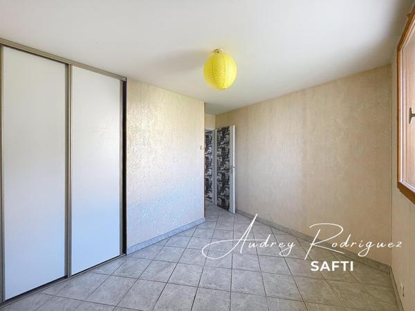 Maison avec terrasse et grand sous-sol