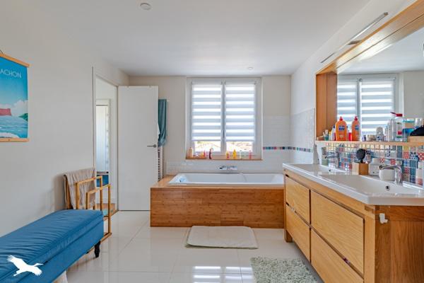 Maison à vendre |  Sadirac |  6 pièces | 188 m²