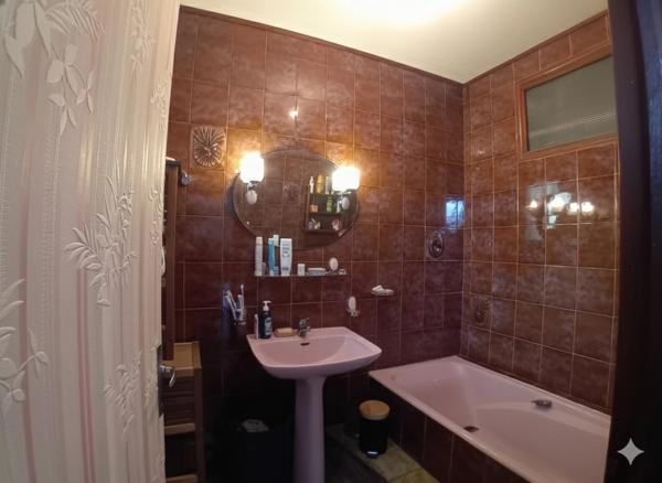 MAISON FAMILIALE 138 m² - 3 CHAMBRES, PARC 3000 m² - OPPORTUNITÉ RÉNOVATION - BRIE (16590) - Proche Angoulême