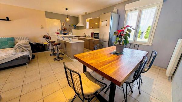 MAISON de PLAIN-PIED - 3 Chambres.94 m². Marcillac (33860)