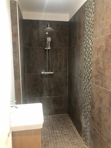 ***Le Havre-Marechal Joffre***idéal investisseur***Triplex de 158m², Dpe C, copropriété bénévole (43€ de charges/m) avec 5 chambres et 5 salles de douche***