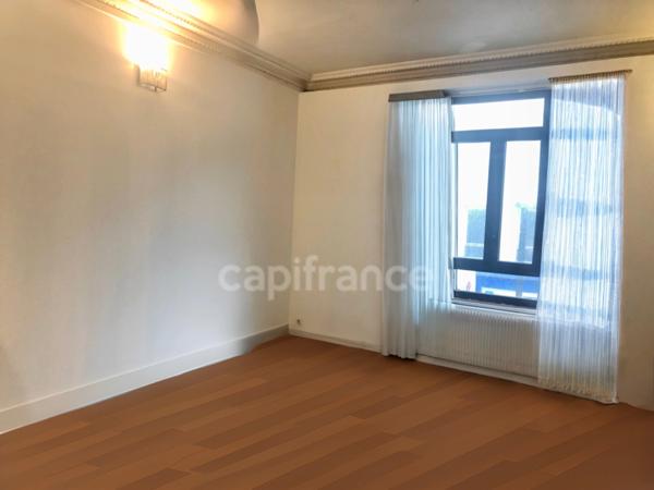 ***Le Havre-Marechal Joffre***idéal investisseur***Triplex de 158m², Dpe C, copropriété bénévole (43€ de charges/m) avec 5 chambres et 5 salles de douche***