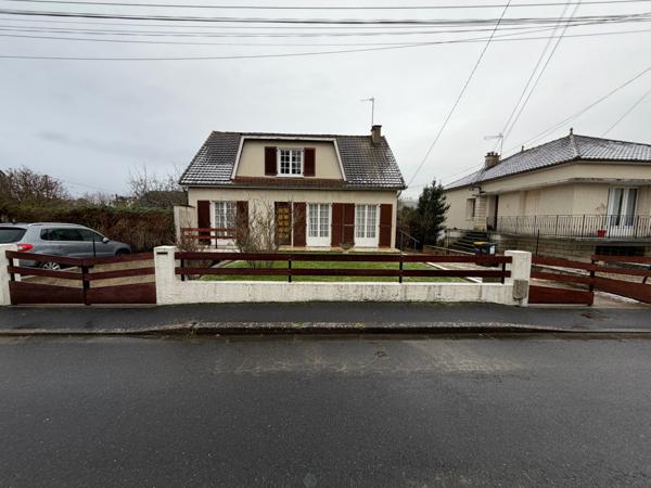MAISON 4 CHAMBRES - GARAGE - TERRAIN
