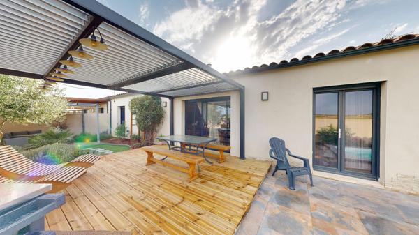 MAISON PLAIN PIED AVEC JARDIN GARAGE ET PISCINE A CONQUE SUR ORBIEL