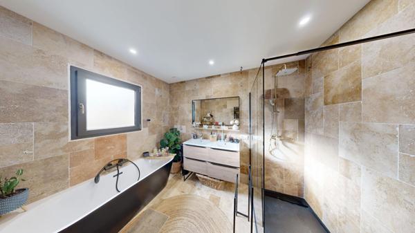 MAISON PLAIN PIED AVEC JARDIN GARAGE ET PISCINE A CONQUE SUR ORBIEL