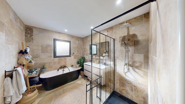 MAISON PLAIN PIED AVEC JARDIN GARAGE ET PISCINE A CONQUE SUR ORBIEL
