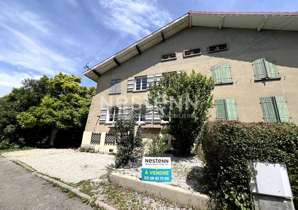 BAR LE DUC : Maison familiale mitoyenne de 110 m² , 5 pièces, 3 chambres, proche lycée