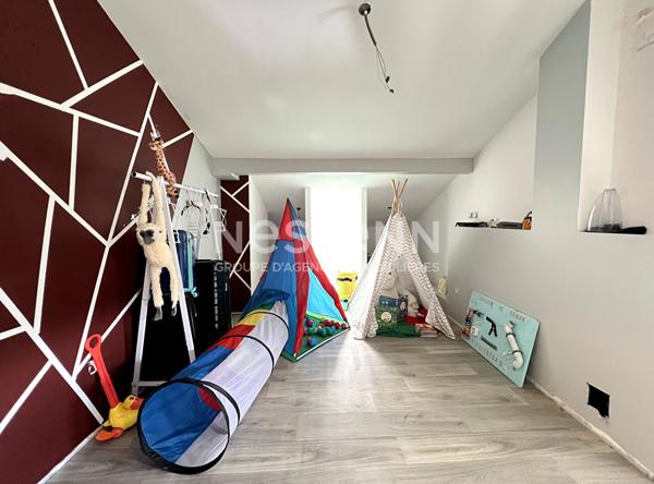 BAR LE DUC : Maison familiale mitoyenne de 110 m² , 5 pièces, 3 chambres, proche lycée