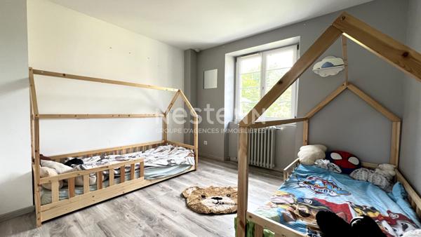 BAR LE DUC : Maison familiale mitoyenne de 110 m² , 5 pièces, 3 chambres, proche lycée