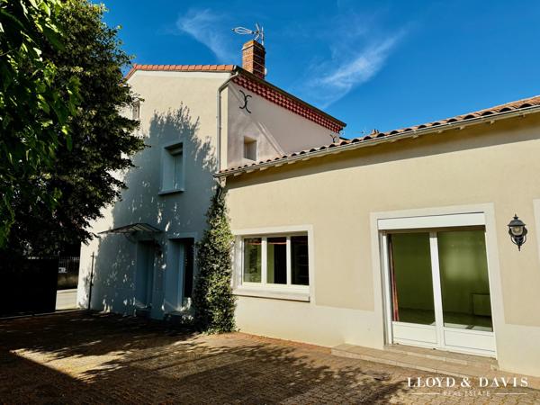 MALISSARD : GRANDE MAISON DE VILLAGE DE 205 M² AVEC JARDIN CLOS