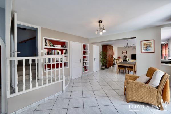 MALISSARD : GRANDE MAISON DE VILLAGE DE 205 M² AVEC JARDIN CLOS