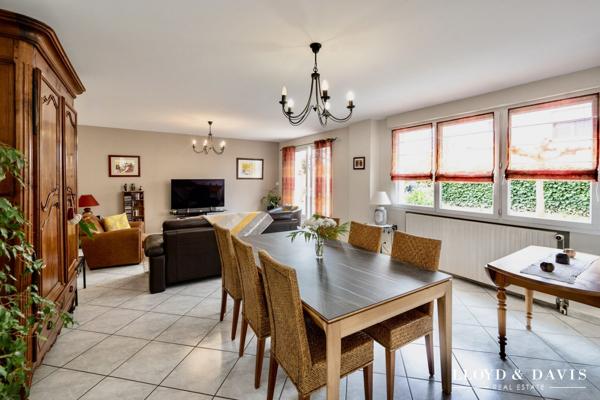 MALISSARD : GRANDE MAISON DE VILLAGE DE 205 M² AVEC JARDIN CLOS