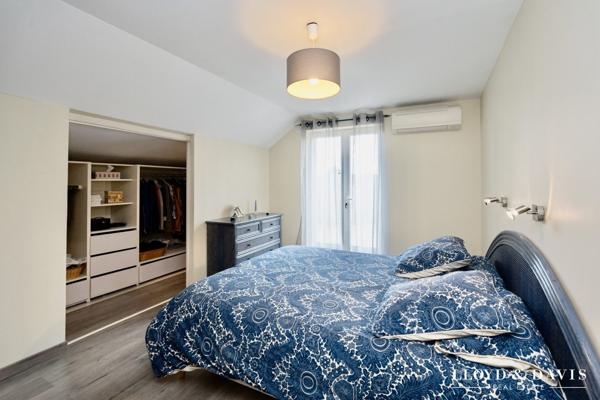 MALISSARD : GRANDE MAISON DE VILLAGE DE 205 M² AVEC JARDIN CLOS