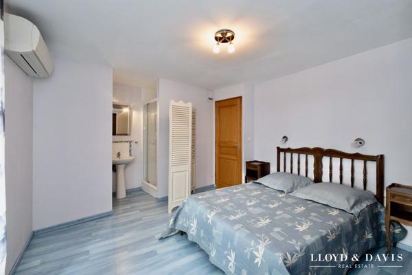 MALISSARD : GRANDE MAISON DE VILLAGE DE 205 M² AVEC JARDIN CLOS