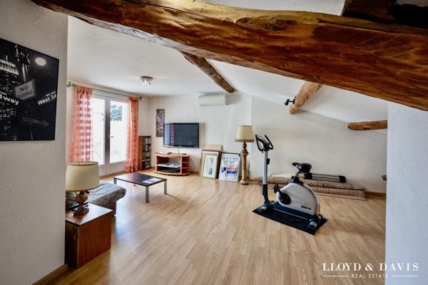 MALISSARD : GRANDE MAISON DE VILLAGE DE 205 M² AVEC JARDIN CLOS