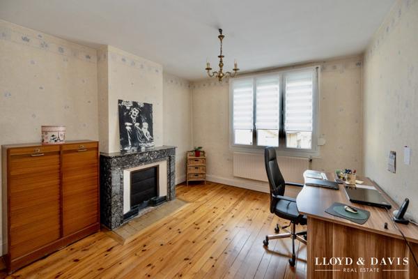 MALISSARD : GRANDE MAISON DE VILLAGE DE 205 M² AVEC JARDIN CLOS