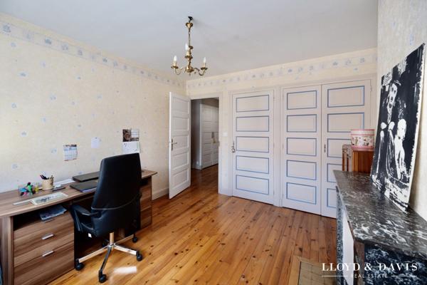 MALISSARD : GRANDE MAISON DE VILLAGE DE 205 M² AVEC JARDIN CLOS