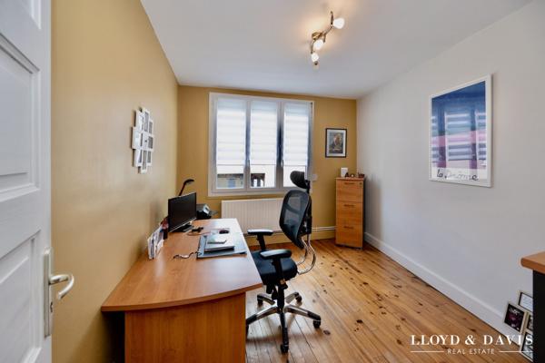 MALISSARD : GRANDE MAISON DE VILLAGE DE 205 M² AVEC JARDIN CLOS