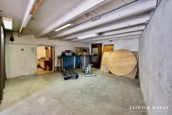 MALISSARD : GRANDE MAISON DE VILLAGE DE 205 M² AVEC JARDIN CLOS