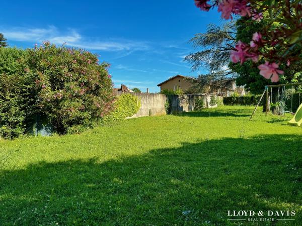 MALISSARD : GRANDE MAISON DE VILLAGE DE 205 M² AVEC JARDIN CLOS