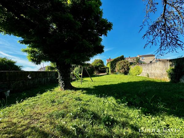 MALISSARD : GRANDE MAISON DE VILLAGE DE 205 M² AVEC JARDIN CLOS
