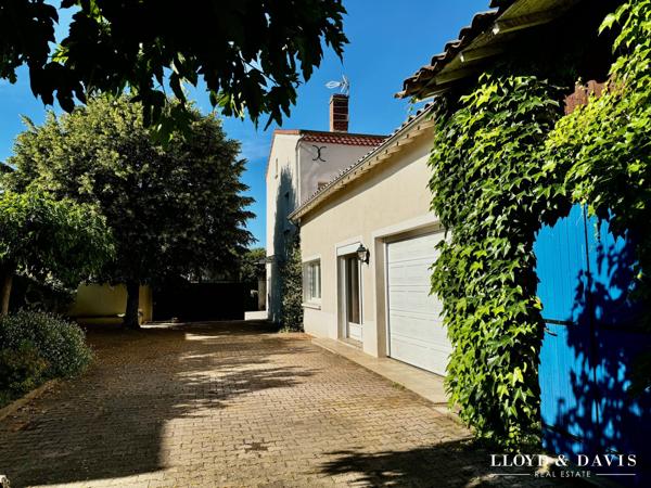 MALISSARD : GRANDE MAISON DE VILLAGE DE 205 M² AVEC JARDIN CLOS