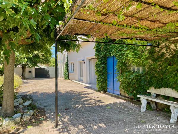 MALISSARD : GRANDE MAISON DE VILLAGE DE 205 M² AVEC JARDIN CLOS