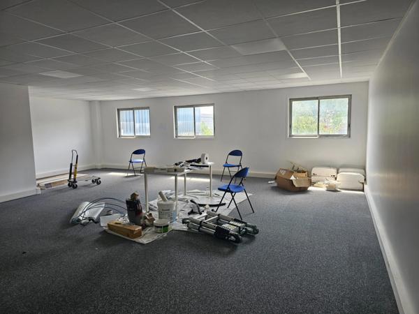 bureau rénové de 65 m2 à vendre à Trappes au prix de 89220 euros