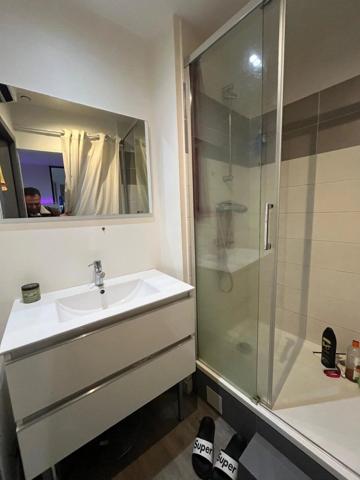 Vente                                                      Appartement
                        
                     2 pièces                      28 m2                     à Perpignan