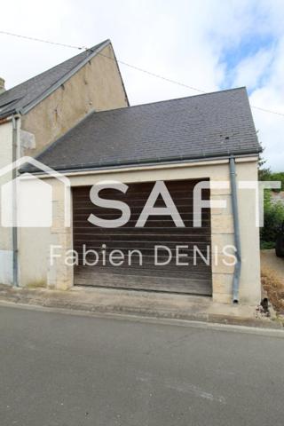 Maison de caractère avec jardin clos et garage.