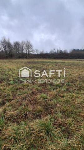 Terrain constructible en zone industrielle, idéal pour activité professionnelle ou logistique.