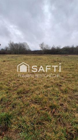 Terrain constructible en zone industrielle, idéal pour activité professionnelle ou logistique.