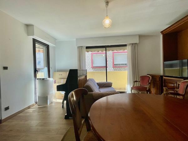 Marseille (13008) Beau T3 avec terrasse