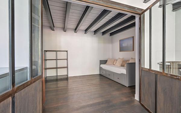 Appartement à vendre    3 pièces • 133,23 m2 Paris 20