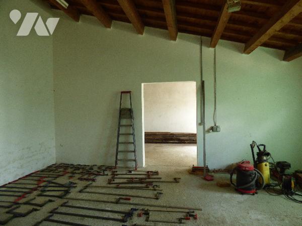 IDEAL ARTISAN o, bâtiment de 235m² composé de 1 ateliers et d'une habitation,