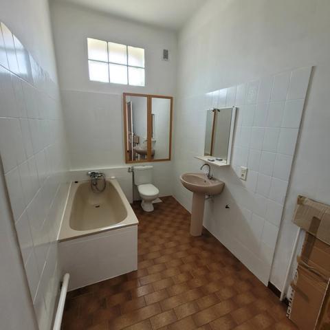 Dpt Gard (30), à vendre ALES immeuble de rapport 175m2 environ à rénover + terrain 300m² environ.
